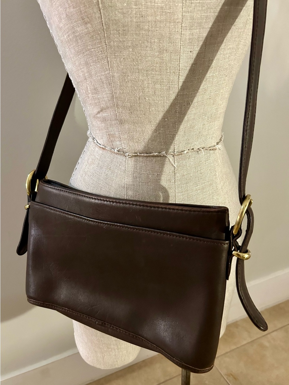 Green Fields Classic Dark Brown Leather Crossbody Bag